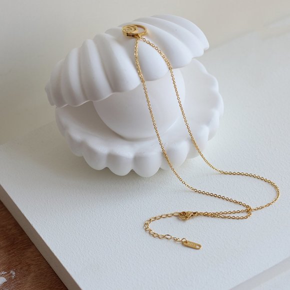 NEW 18K Gold Plated Mother of Pearl Camelia Flower Round Pendant Necklace - Picture 5 of 11